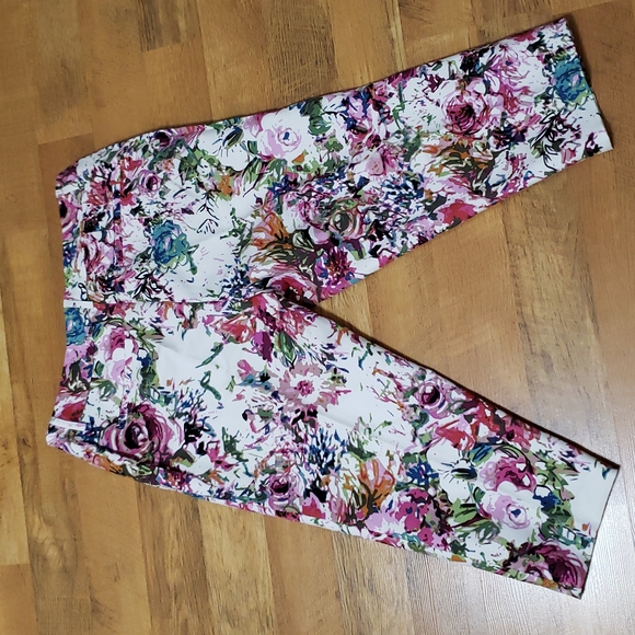 Liz Claiborne - Floral Capri Pants - Ladies 14 - Picture 4 of 12